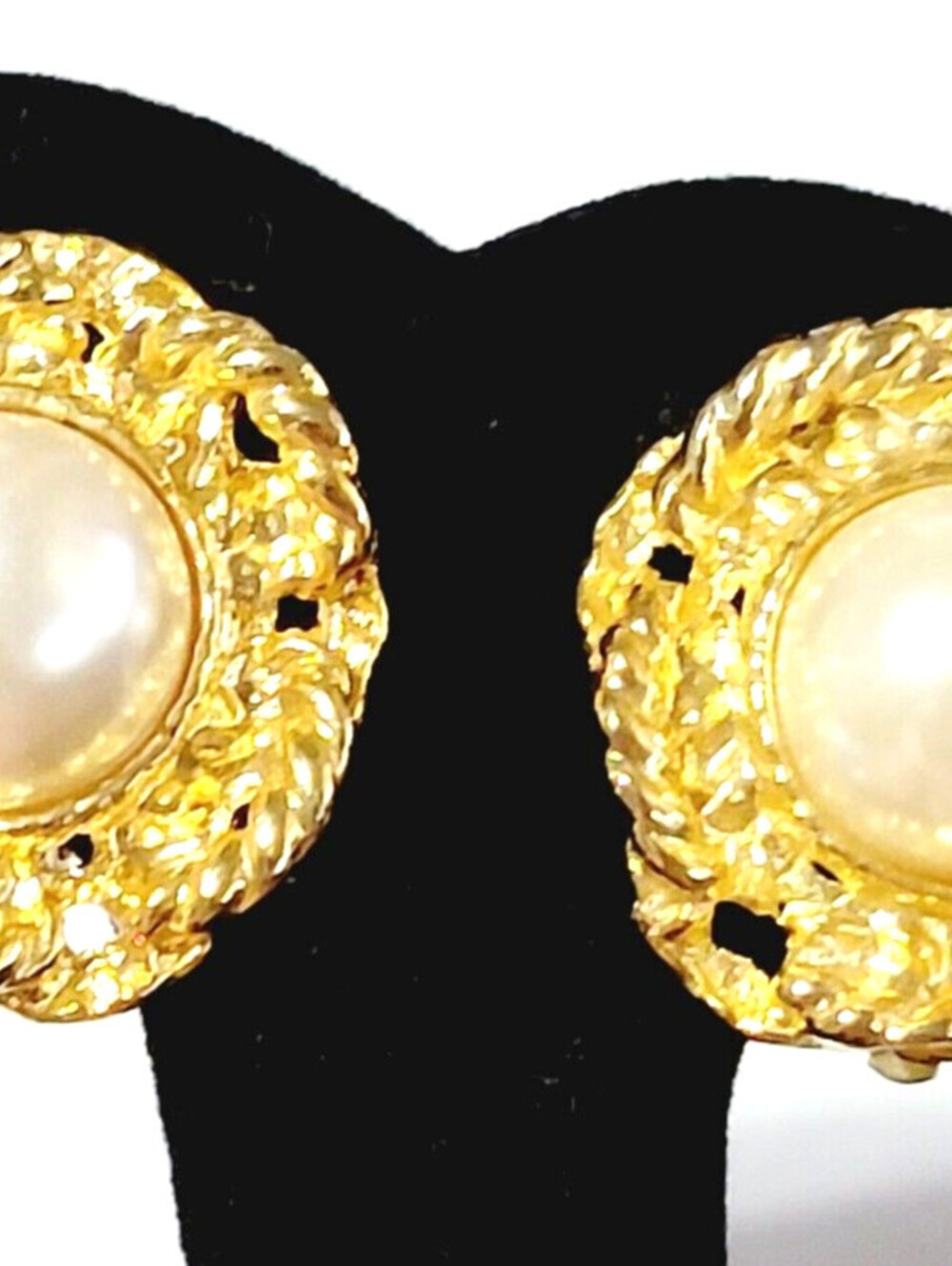 Vintage Flower Clip On Earrings Fauxโ Pearl shiny Gold-tone Retro Floral wc-16